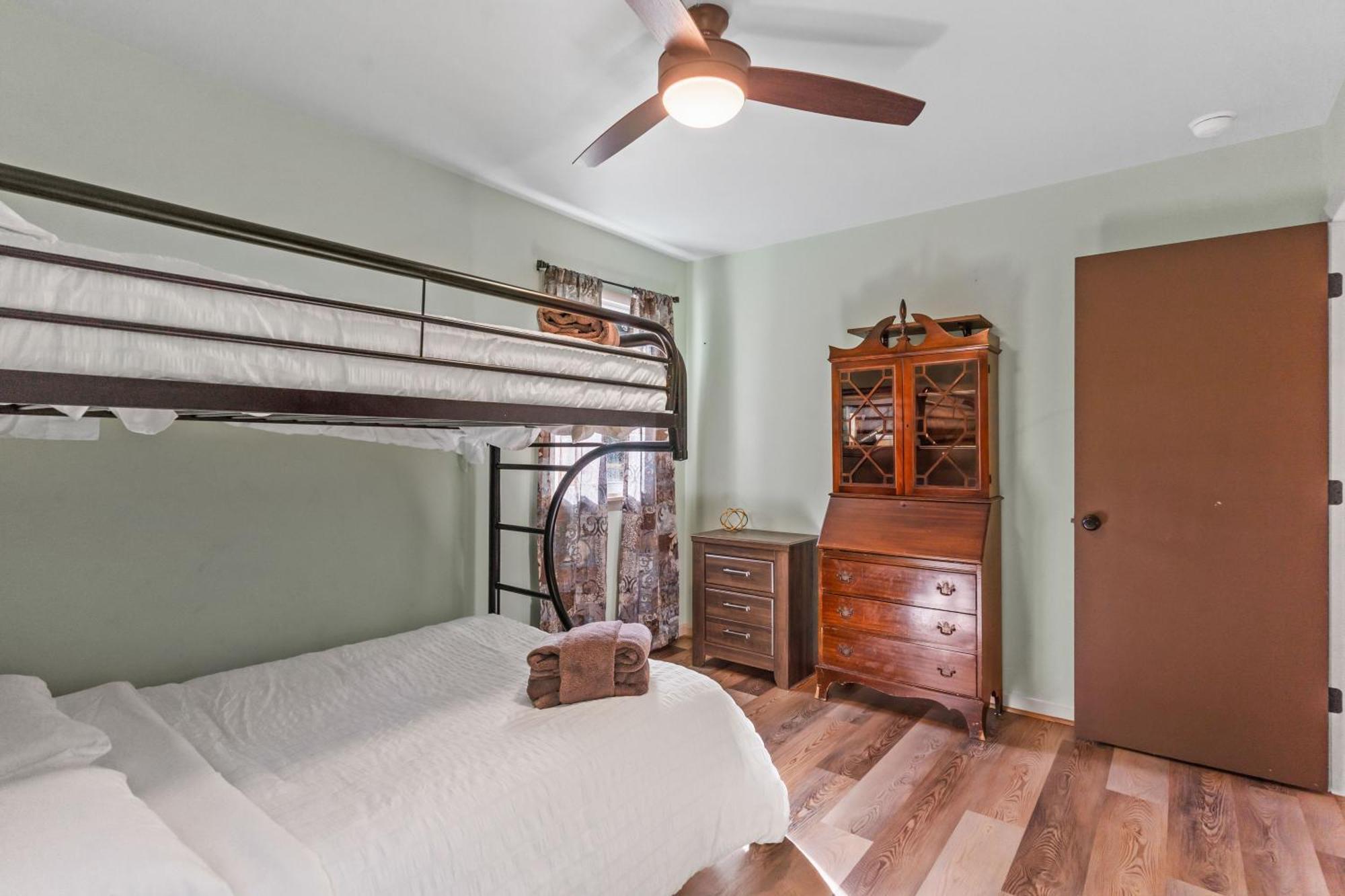 Вилла Chill Retreat, Hot Tub, Large Private Yard Уилмингтон Экстерьер фото