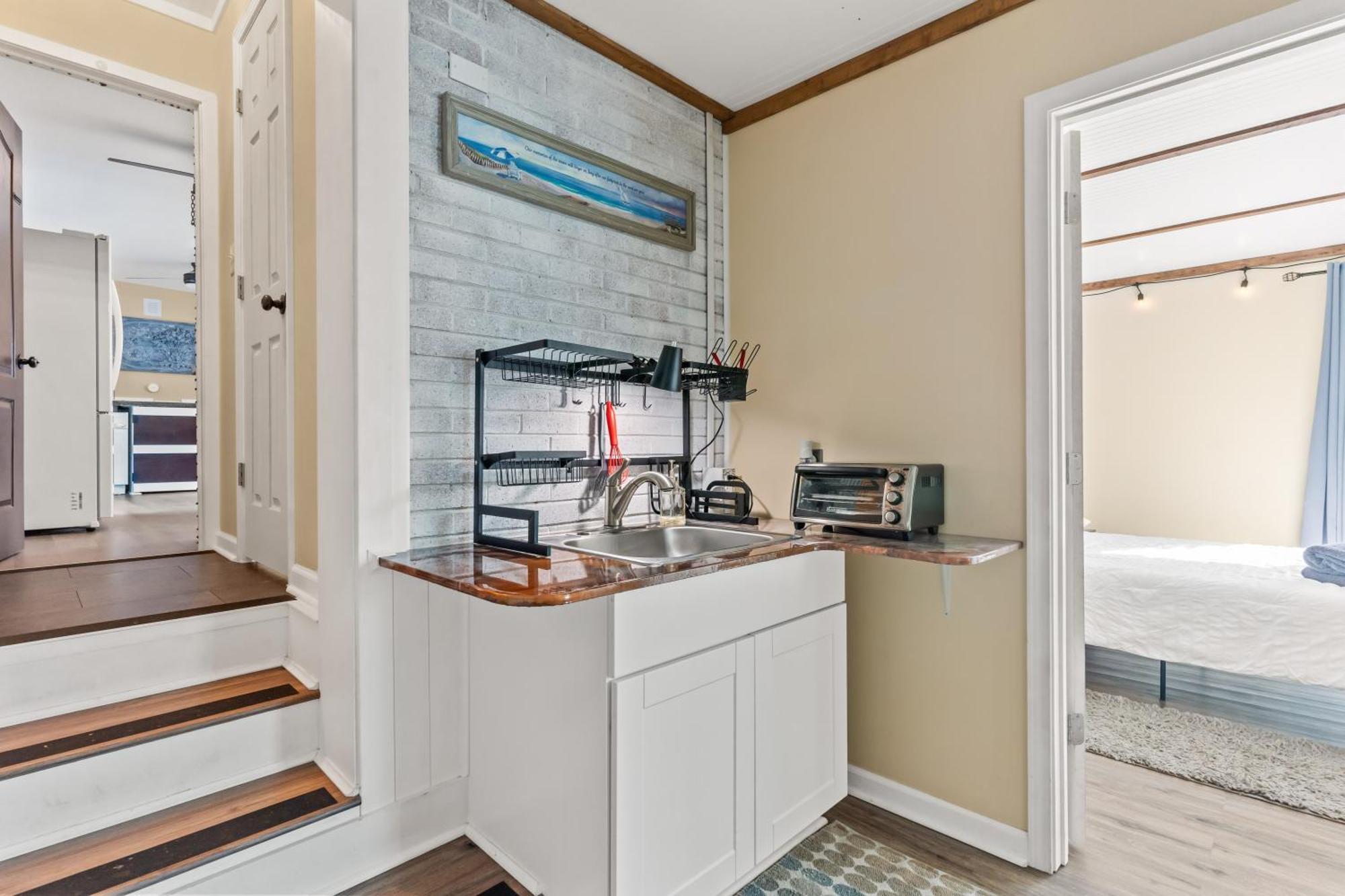 Вилла Chill Retreat, Hot Tub, Large Private Yard Уилмингтон Экстерьер фото