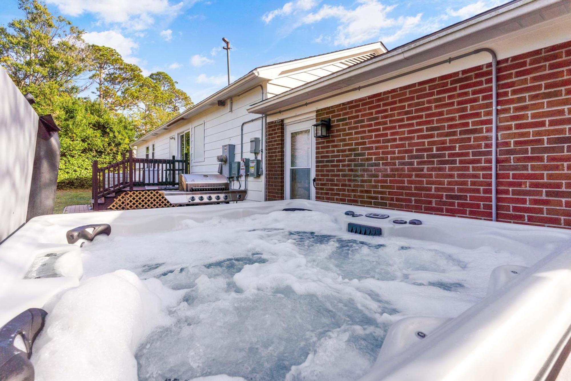 Вилла Chill Retreat, Hot Tub, Large Private Yard Уилмингтон Экстерьер фото